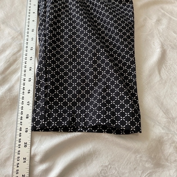 St. John's Bay Women's Black & White Dashed Diamond Pattern Capri Dress Pants 12 - Picture 12 of 14
